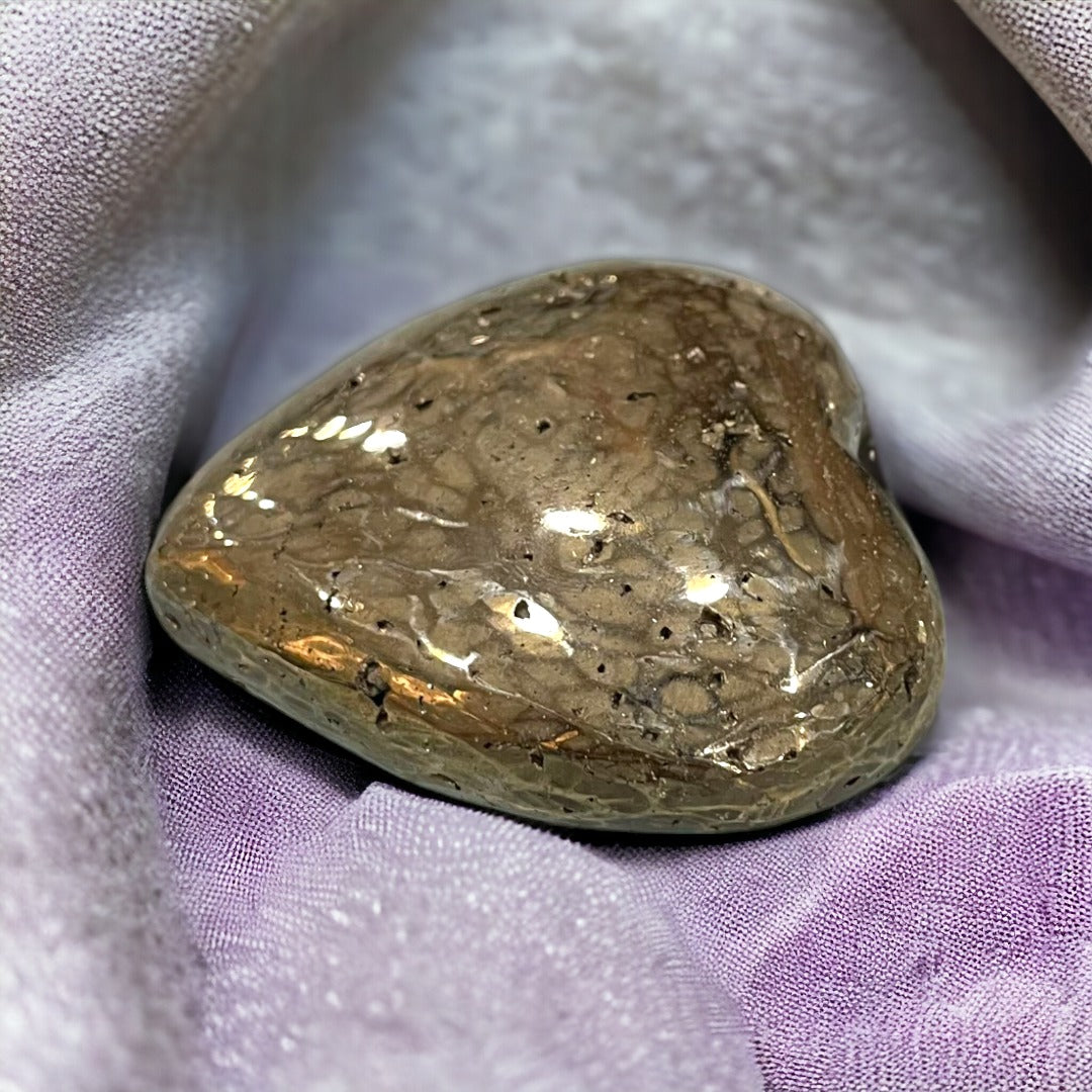 Name: Handmade Heart Paperweight (Golden)